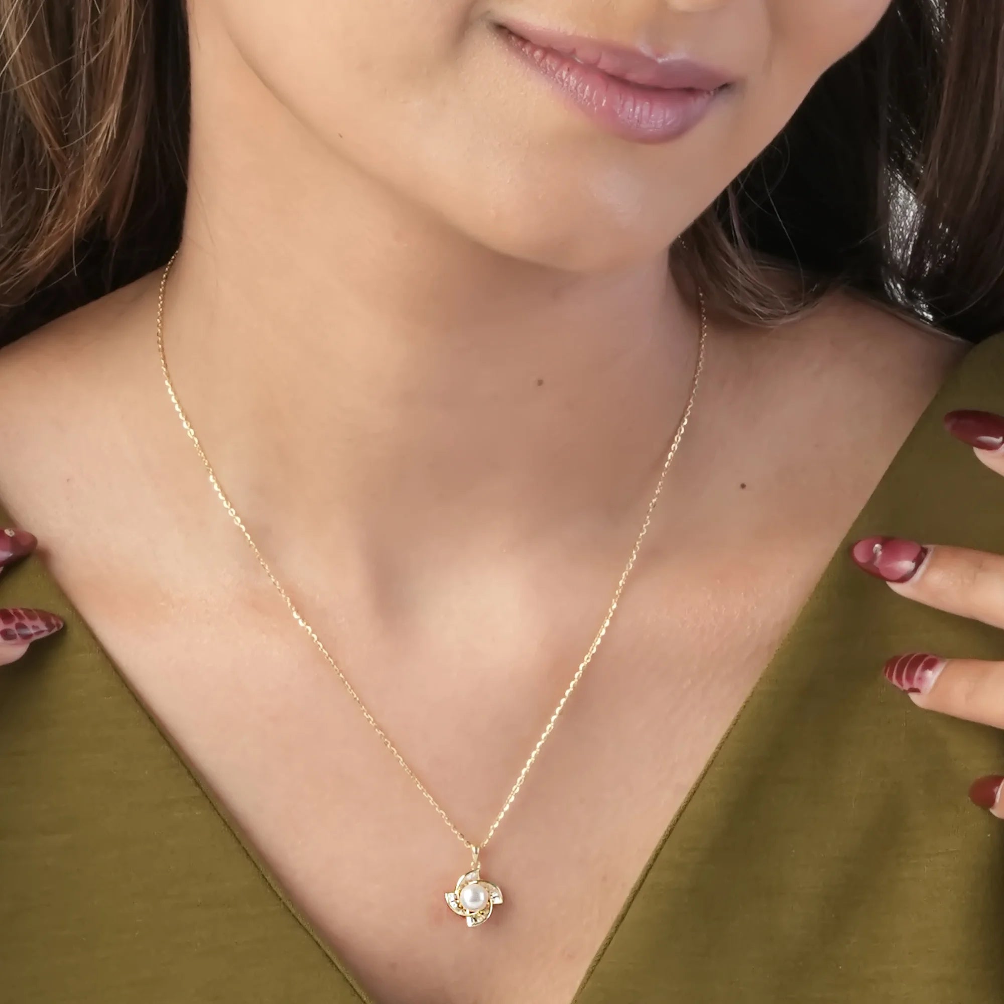 Pearl Bloom Pendant Necklace