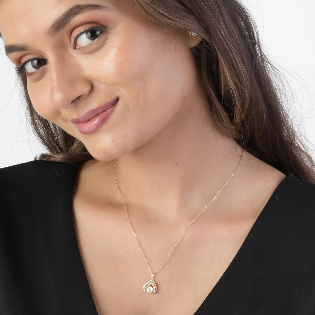 Teardrop Pearl Pendant Necklace