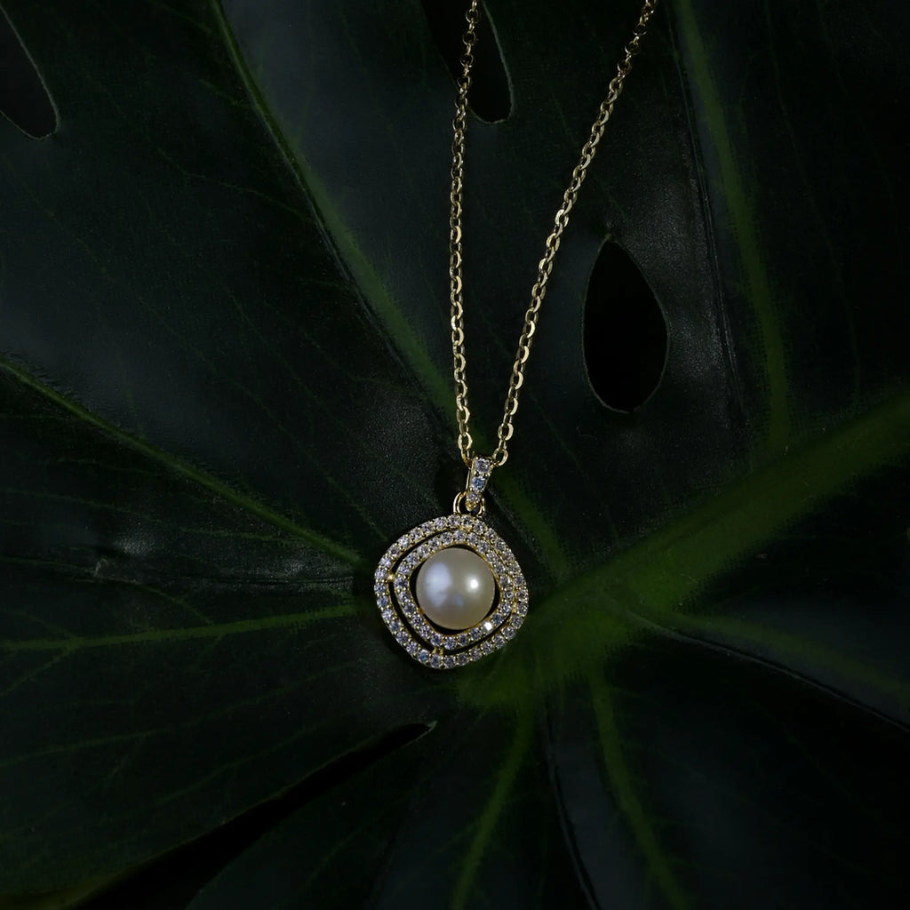 Golden Halo Pearl Pendant Necklace