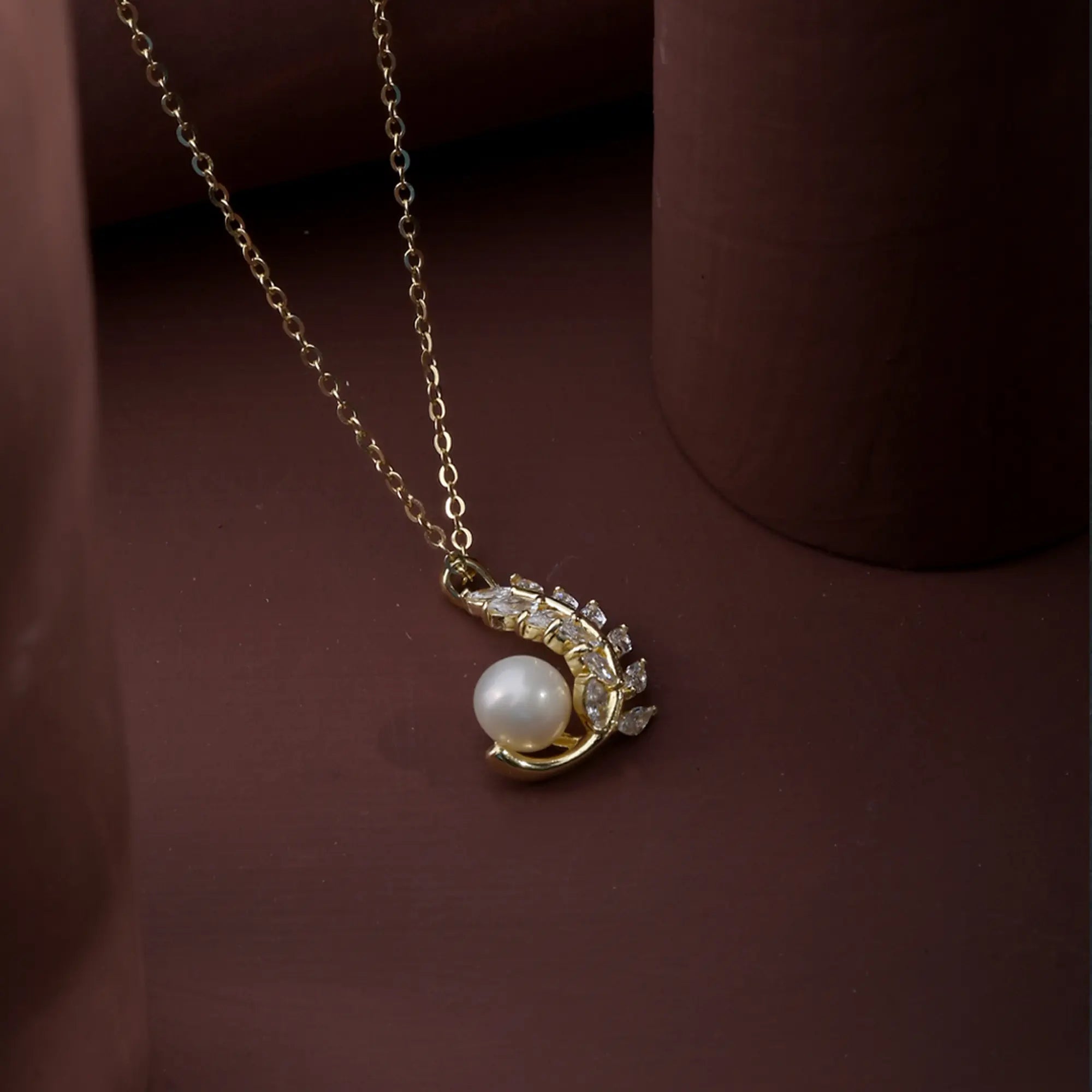 Pearl Laurel Pendant Necklace