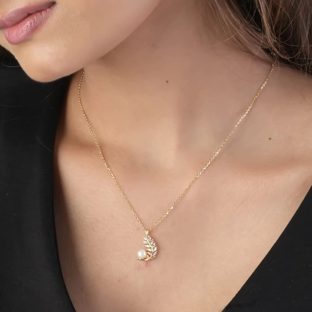 Pearl Laurel Pendant Necklace