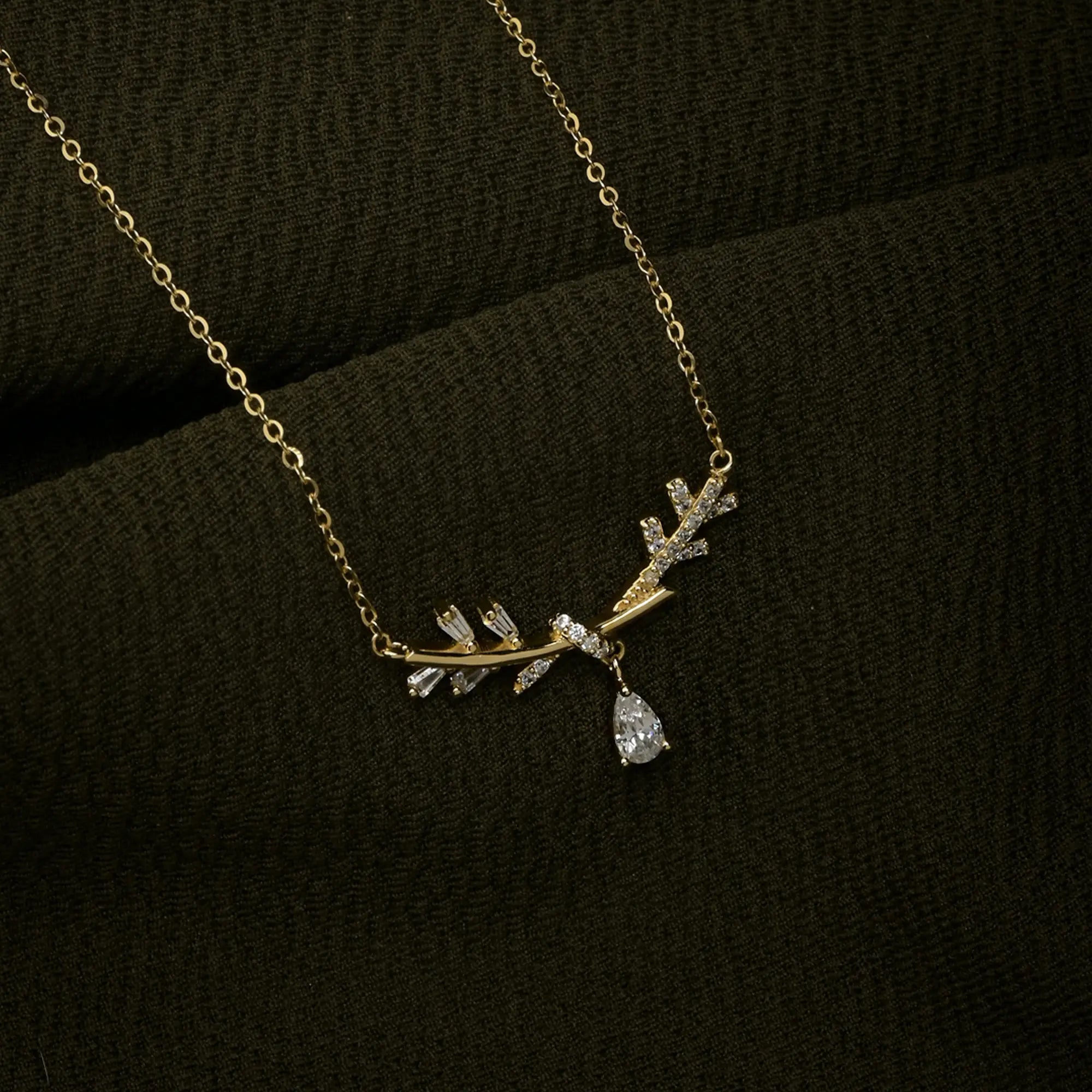 Dainty Leaf Knot Pendant Necklace