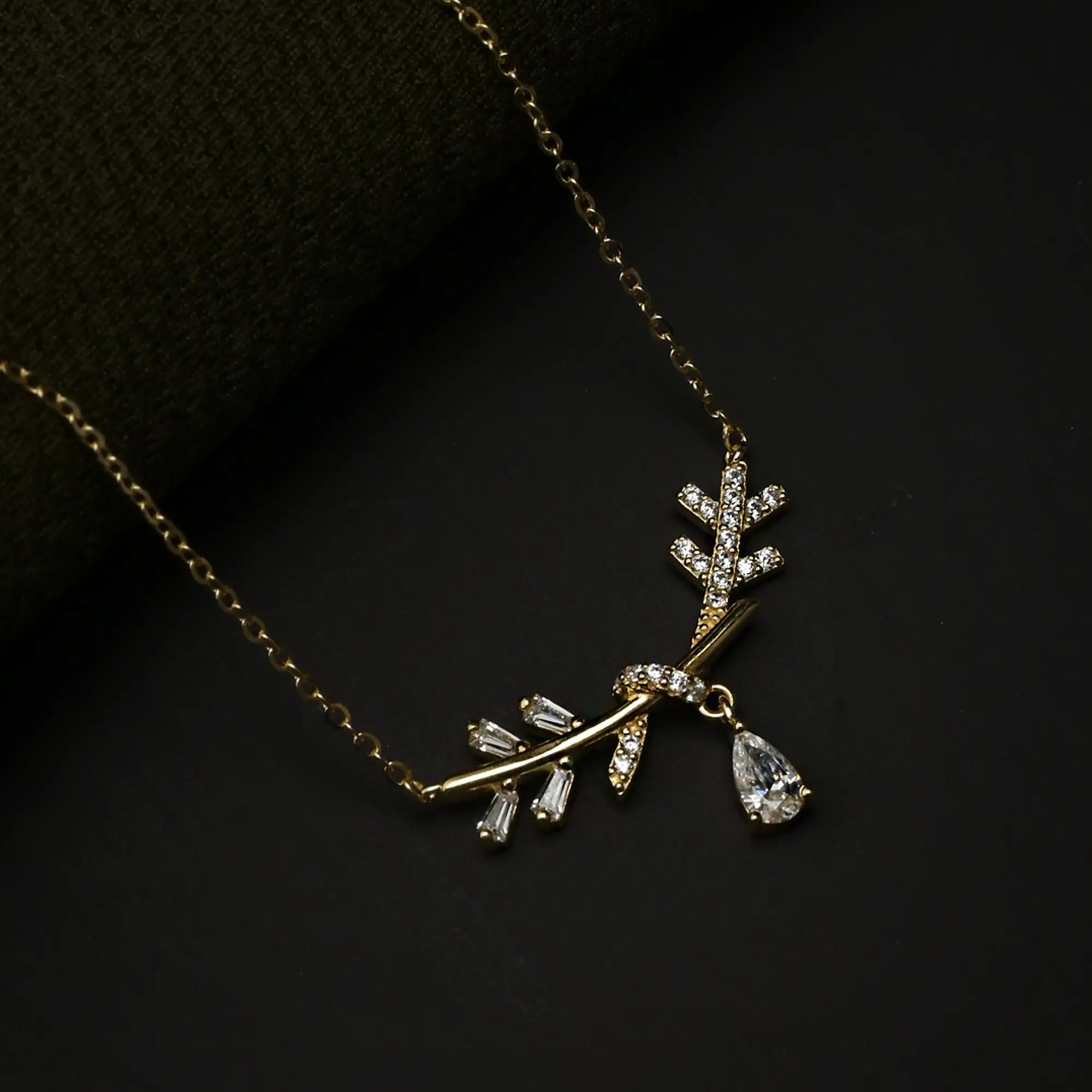 Dainty Leaf Knot Pendant Necklace
