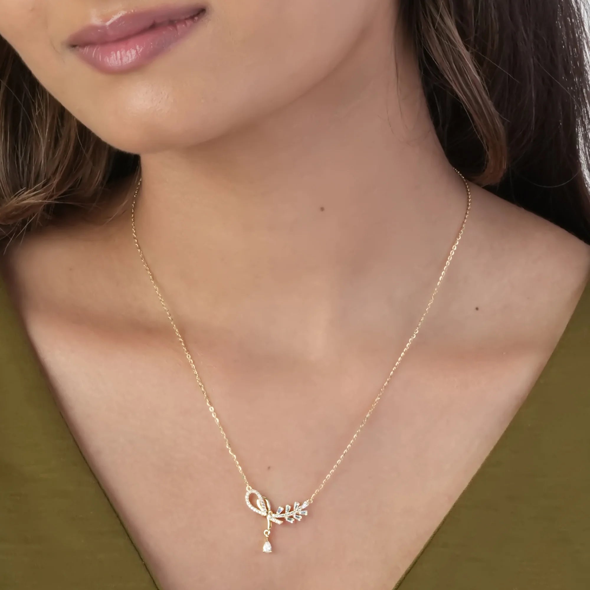 Dainty Leaf Knot Pendant Necklace